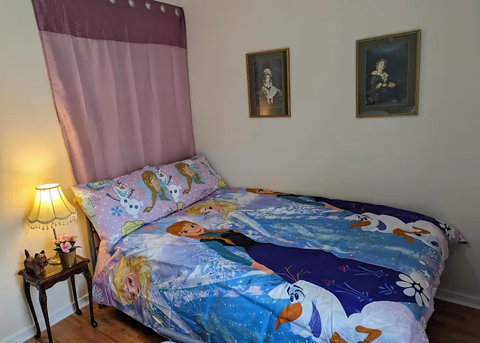 Sherlock\'S House -Moray Entire House Two Bedroom 5 Beds Private Free Parking & Wifi Flat Tv Garden Shops