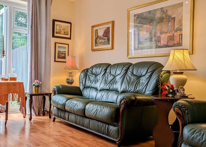 Sherlock\'S House -Moray Entire House Two Bedroom 5 Beds Private Free Parking & Wifi Flat Tv Garden Shops