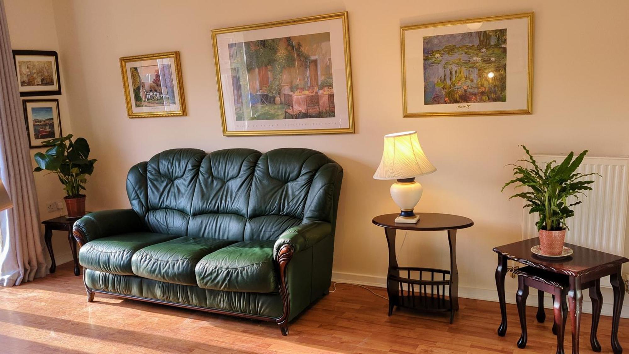 Sherlock's House -moray Entire House Two Bedroom 5 Beds Private Free Parking & Wifi Flat Tv Garden Shops Holiday home Church Gresley