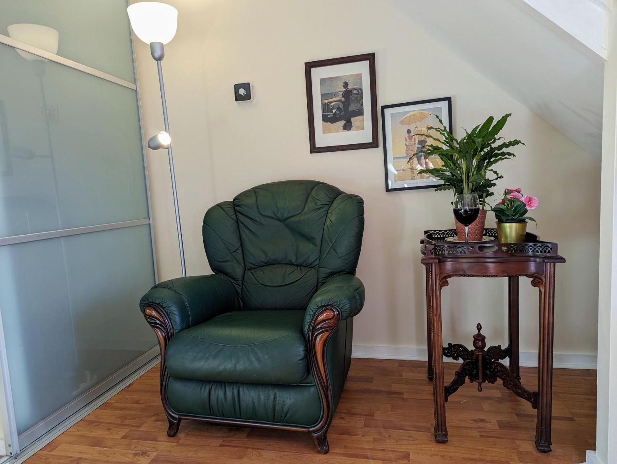 Sherlock's House -moray Entire House Two Bedroom 5 Beds Private Free Parking & Wifi Flat Tv Garden Shops *