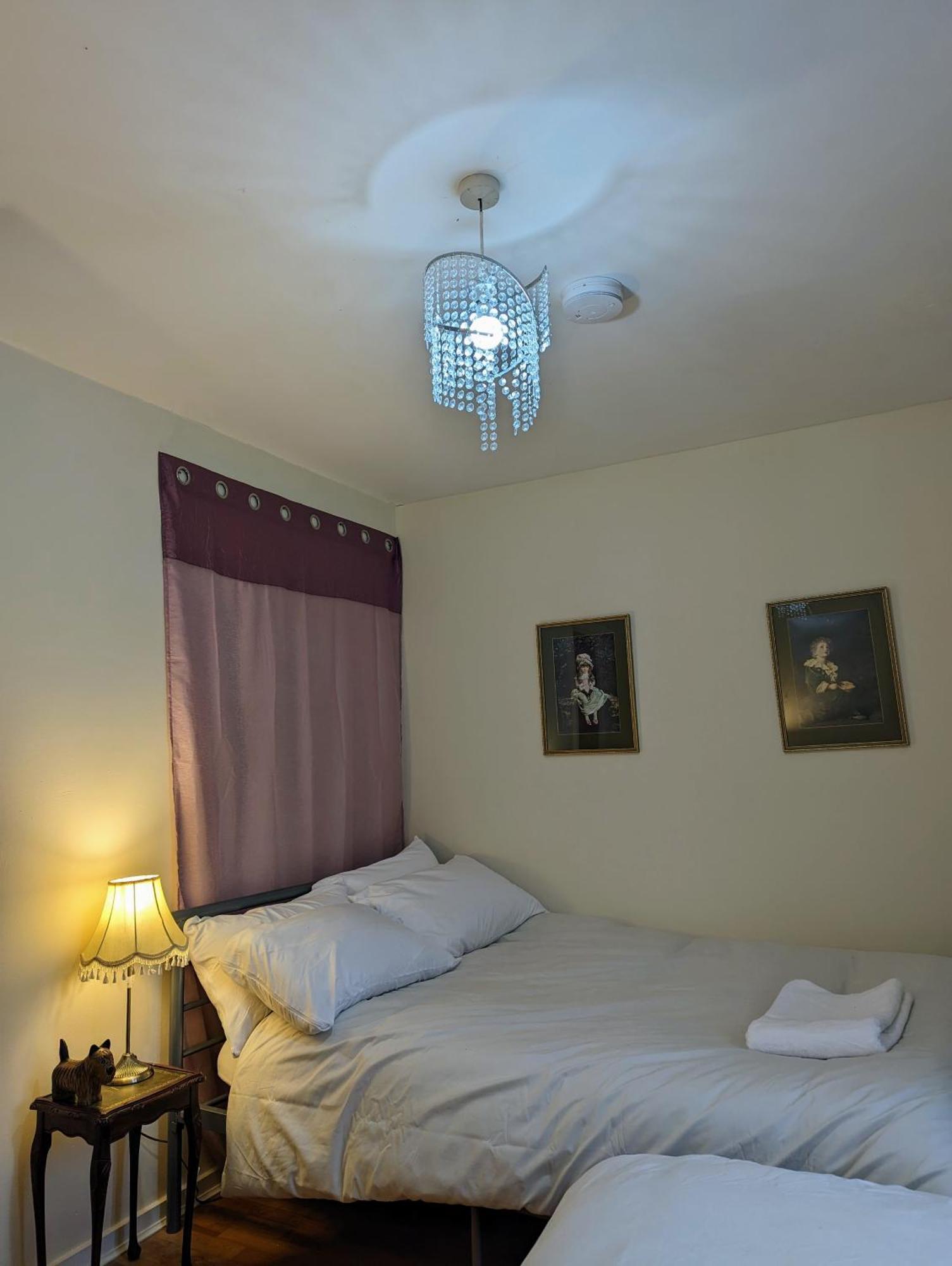 Sherlock's House -moray Entire House Two Bedroom 5 Beds Private Free Parking & Wifi Flat Tv Garden Shops Church Gresley